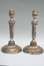 Ein Paar versilberte Leuchter